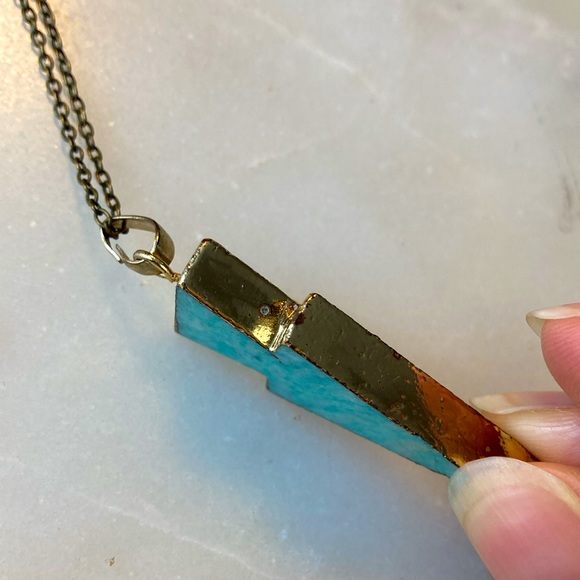Turquoise arrow pendant on long bronze chain - Picture 7 of 8